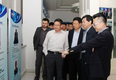 2017年，時(shí)任中組部副部長周祖翼一行天通調(diào)研